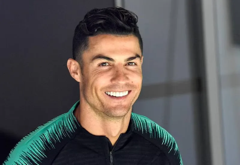 Who Are the Top Celebrities with the Most Iconic Hollywood Smiles? christiano-ronaldo-hollywood-smile-istanbul-dental-clinics